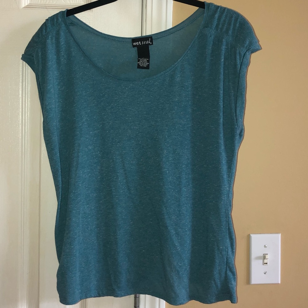 wet seal open back blue/green tshirt